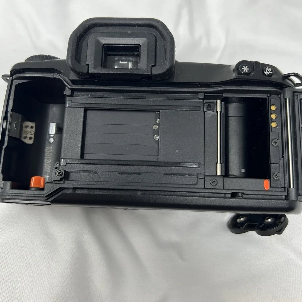 Canon EOS Rebel XS SLR 35mm Camera Body Canon EOS Rebel XS Camera Body ESTATE